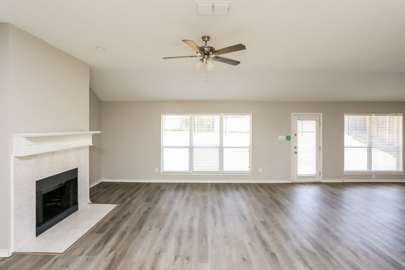 2,555/Mo, 6005 Blue Mesa Dr Arlington, TX 76017 Living Room View 2