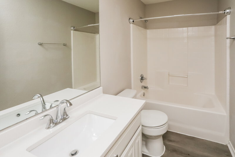 2,555/Mo, 6005 Blue Mesa Dr Arlington, TX 76017 Bathroom View