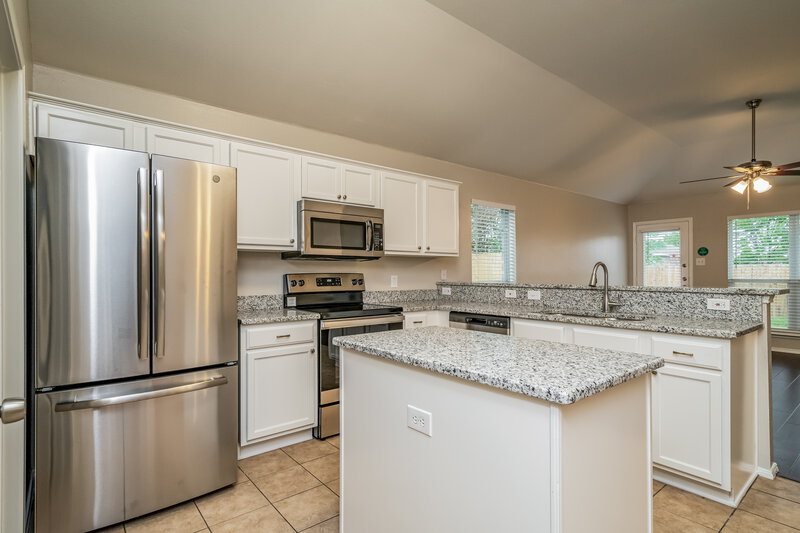 2,225/Mo, 904 Nancy Dr Royse City, TX 75189 Kitchen View 2