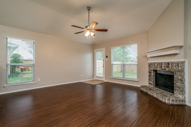 2,225/Mo, 904 Nancy Dr Royse City, TX 75189 Family Room View