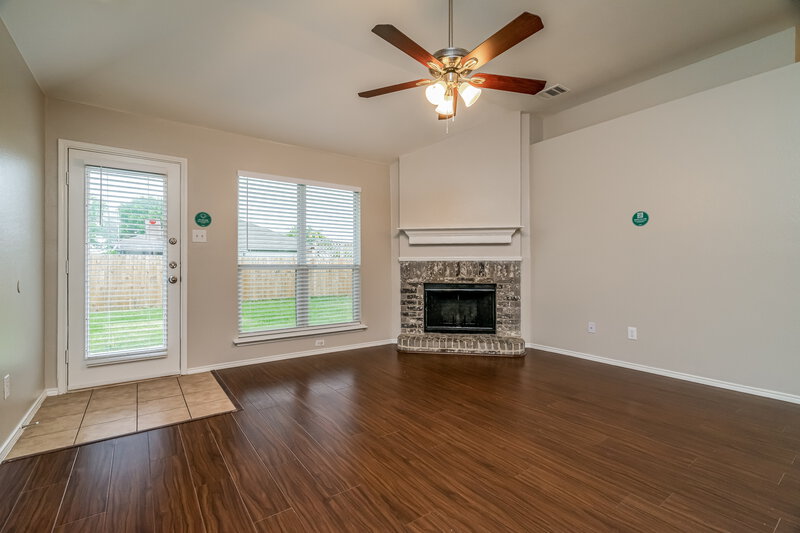 2,225/Mo, 904 Nancy Dr Royse City, TX 75189 Family Room View 2