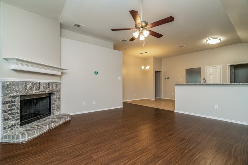 2,225/Mo, 904 Nancy Dr Royse City, TX 75189 Family Room View 3