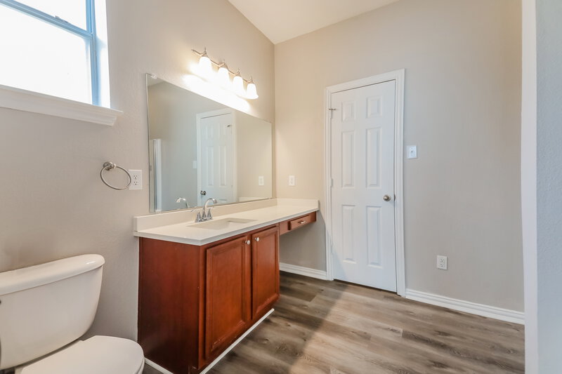 0/Mo, 10345 Nantucket Dr Providence Village, TX 76227 Main Bathroom View
