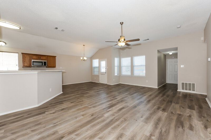 2,240/Mo, 1346 Vermont Ave Lancaster, TX 75134 Living Room View 3