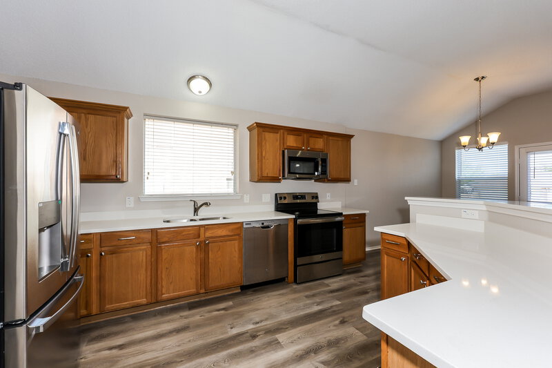2,240/Mo, 1346 Vermont Ave Lancaster, TX 75134 Kitchen View 2