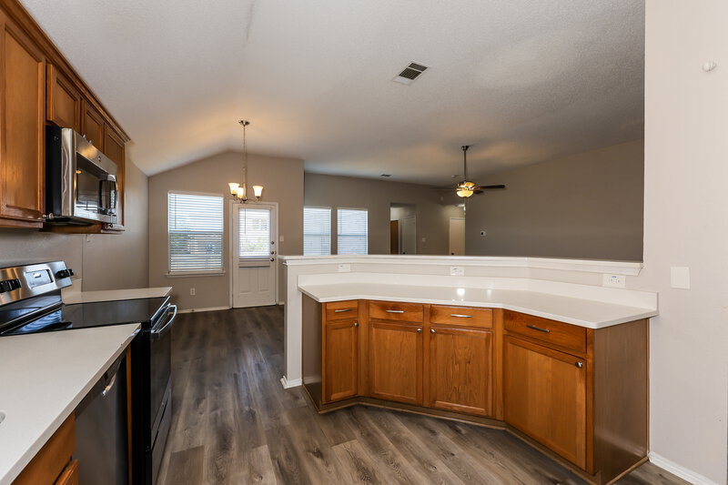 2,240/Mo, 1346 Vermont Ave Lancaster, TX 75134 Kitchen View 3