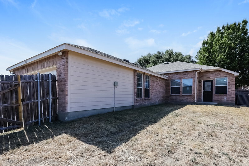 2,240/Mo, 1346 Vermont Ave Lancaster, TX 75134 Rear View