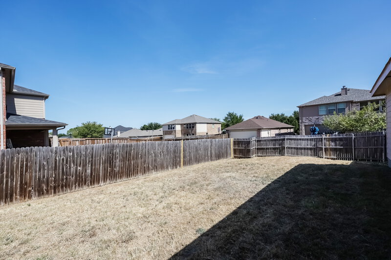 2,240/Mo, 1346 Vermont Ave Lancaster, TX 75134 Backyard View