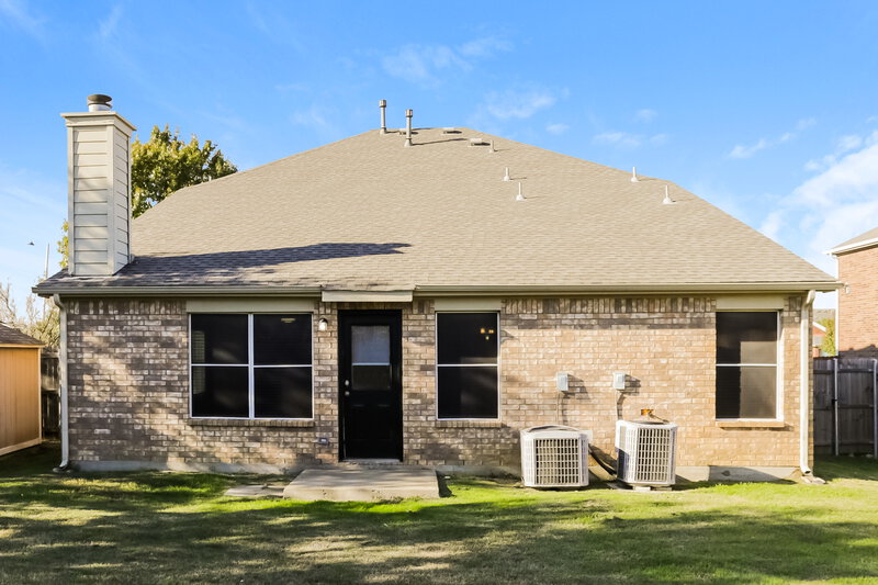2,900/Mo, 928 Zachary Dr Arlington, TX 76002 Rear View 2