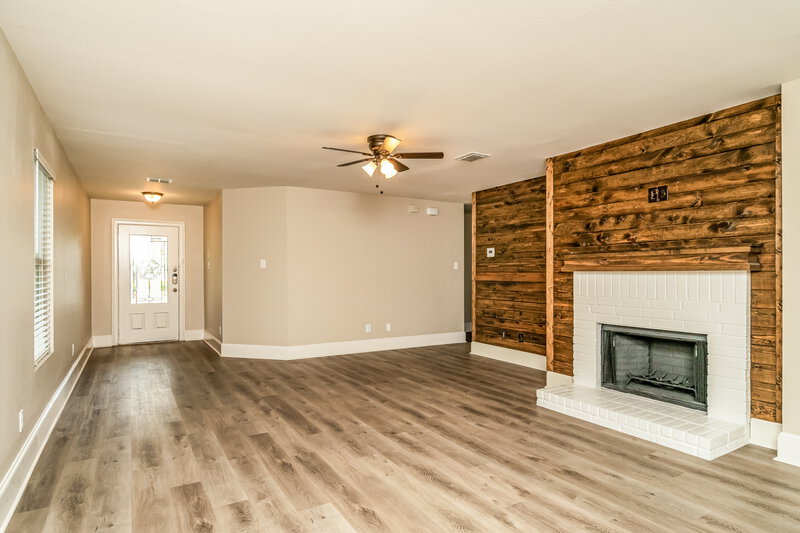 2,455/Mo, 2811 Meadow Bluff Dr Wylie, TX 75098 Living Room View 2