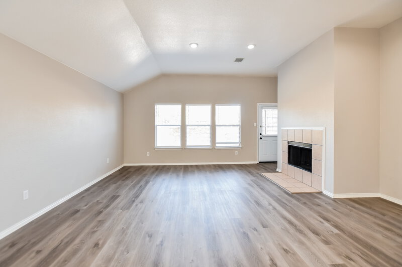 2,260/Mo, 2700 Hillside Dr Wylie, TX 75098 Living Room View 4