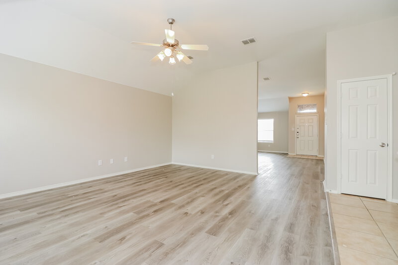 2,270/Mo, 408 Waterline Dr Crowley, TX 76036 Living Room View 2