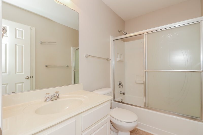 2,270/Mo, 408 Waterline Dr Crowley, TX 76036 Bathroom View