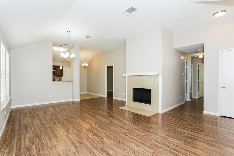 1,910/Mo, 327 Tioga Dr Arlington, TX 76002 Living Room View