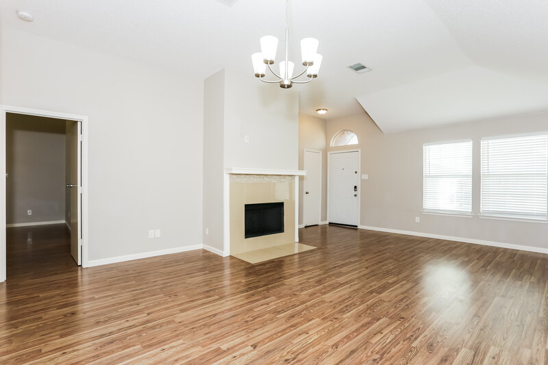 1,910/Mo, 327 Tioga Dr Arlington, TX 76002 Living Room View 2