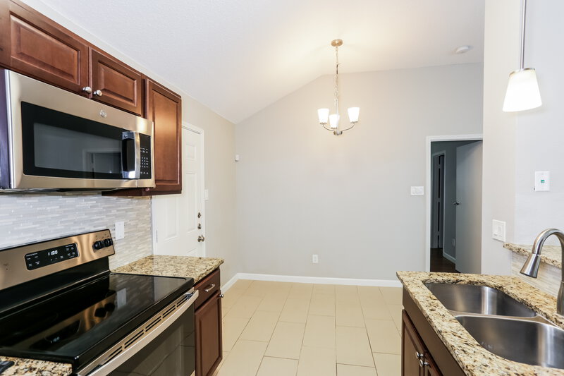 1,910/Mo, 327 Tioga Dr Arlington, TX 76002 Kitchen View 2