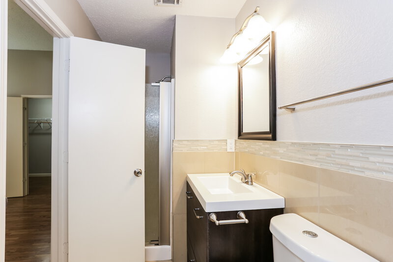 1,910/Mo, 327 Tioga Dr Arlington, TX 76002 Main Bedroom View 3