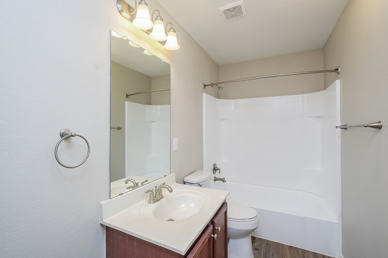 2,630/Mo, 329 Chalkstone Dr Fort Worth, TX 76131 Main Bathroom View