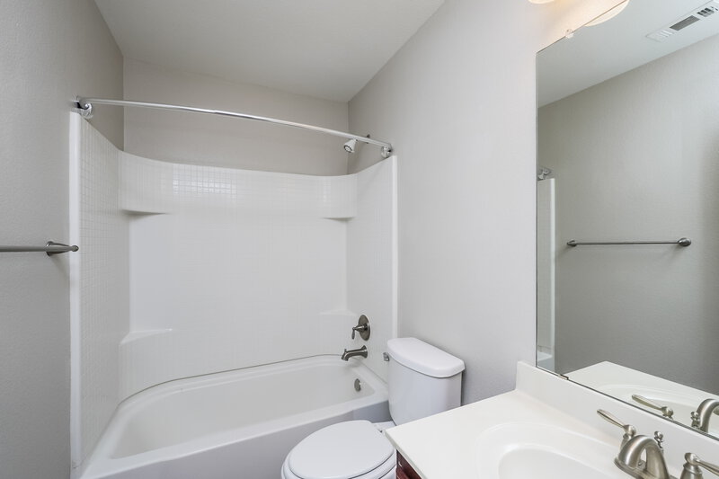 2,630/Mo, 329 Chalkstone Dr Fort Worth, TX 76131 Bathroom View