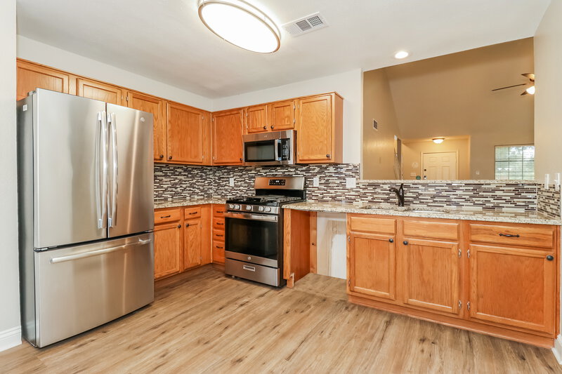 2,685/Mo, 4902 Garden Grove Rd Grand Prairie, TX 75052 Kitchen View