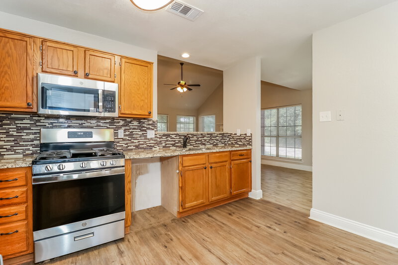 2,685/Mo, 4902 Garden Grove Rd Grand Prairie, TX 75052 Kitchen View 2