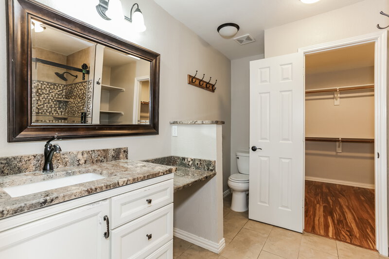 3,620/Mo, 1928 Salt Flats Trail Arlington, TX 76002 Main Bathroom View