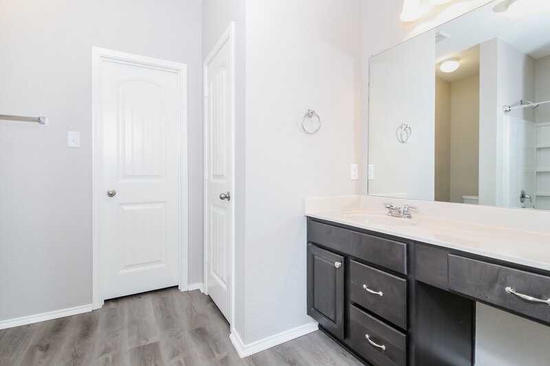 2,195/Mo, 6027 Hailey Ct Aubrey, TX 76227 Main Bathroom View