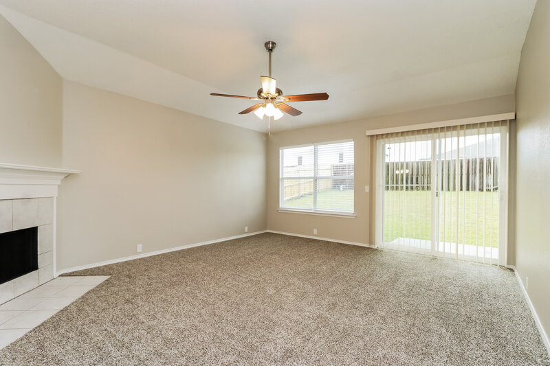 2,360/Mo, 1407 Anglican Dr Arlington, TX 76002 Family Room View 2