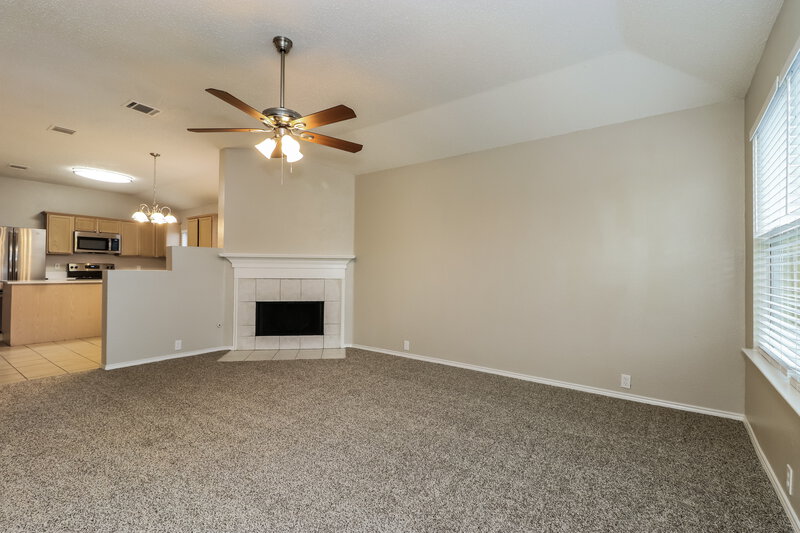 2,360/Mo, 1407 Anglican Dr Arlington, TX 76002 Family Room View 3