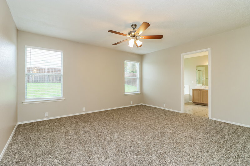 2,360/Mo, 1407 Anglican Dr Arlington, TX 76002 Main Bedroom View