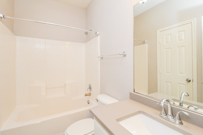 2,140/Mo, 6220 Claire Dr Fort Worth, TX 76131 Bathroom View
