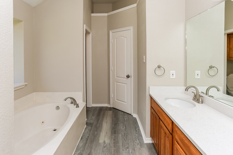 2,485/Mo, 3605 Sutter Ct Fort Worth, TX 76137 Main Bathroom View