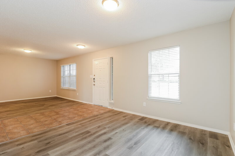 2,500/Mo, 2446 Frontier Dr Grand Prairie, TX 75052 Living Room View