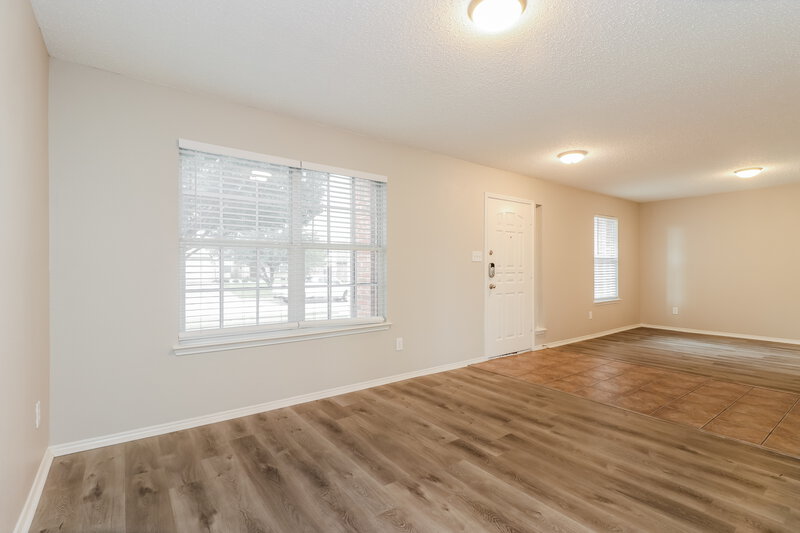 2,500/Mo, 2446 Frontier Dr Grand Prairie, TX 75052 Living Room View 2