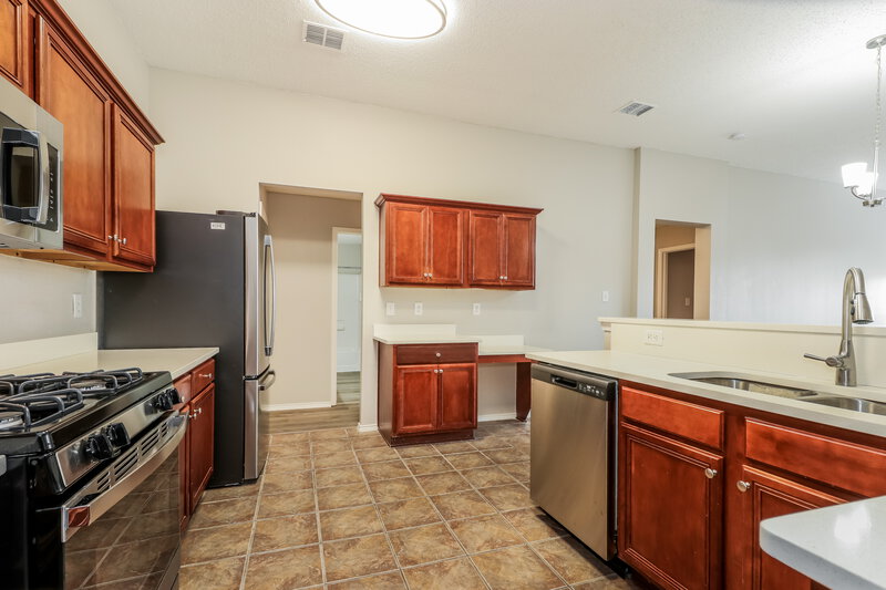 2,500/Mo, 2446 Frontier Dr Grand Prairie, TX 75052 Kitchen View 3