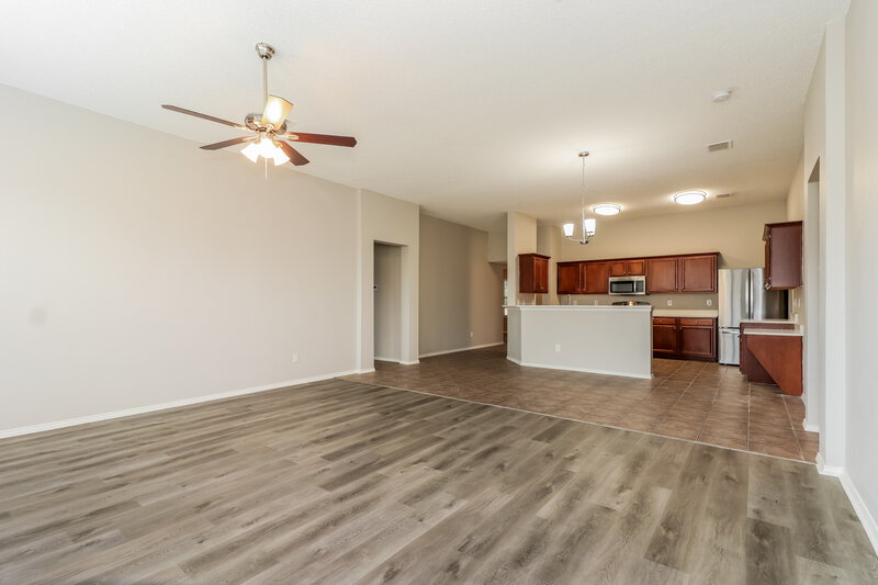 2,500/Mo, 2446 Frontier Dr Grand Prairie, TX 75052 Family Room View