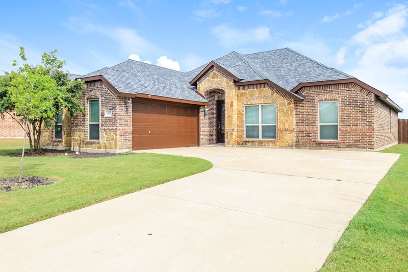 2,640/Mo, 407 Valley Ridge Dr Red Oak, TX 75154 Front View