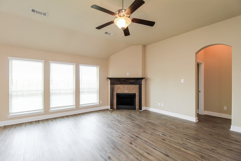 2,640/Mo, 407 Valley Ridge Dr Red Oak, TX 75154 Living Room View
