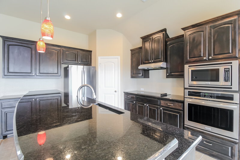 2,640/Mo, 407 Valley Ridge Dr Red Oak, TX 75154 Kitchen View