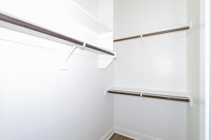 2,640/Mo, 407 Valley Ridge Dr Red Oak, TX 75154 Closet View