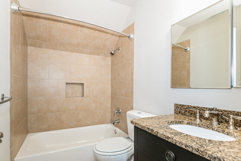 2,285/Mo, 9201 Grant Dr Rowlett, TX 75088 Bathroom View