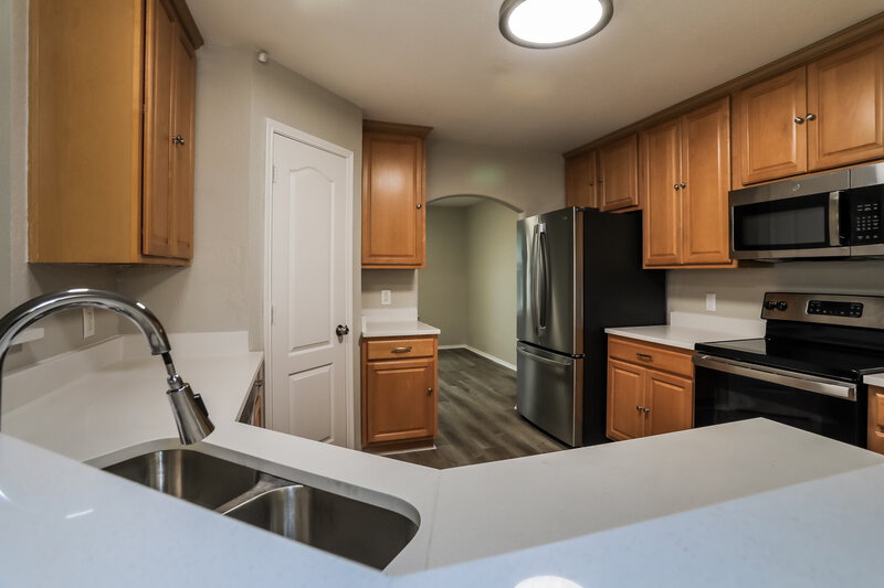 3,830/Mo, 8501 Rainy Lake Dr Fort Worth, TX 76244 Kitchen View 2
