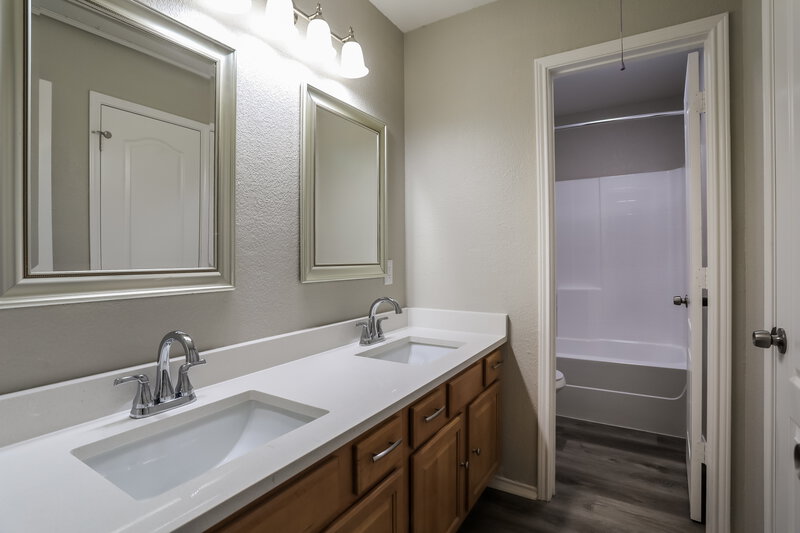 3,830/Mo, 8501 Rainy Lake Dr Fort Worth, TX 76244 Bathroom View