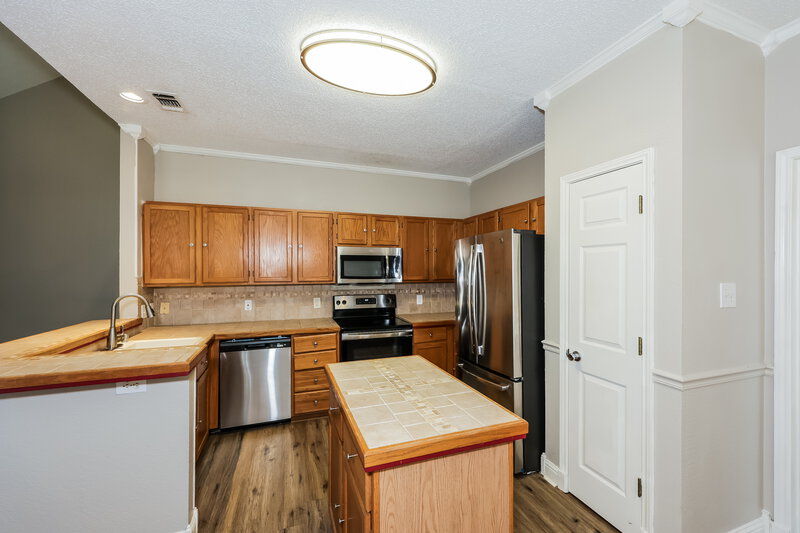 2,600/Mo, 7962 Crystal Creek Cir Fort Worth, TX 76137 Kitchen View