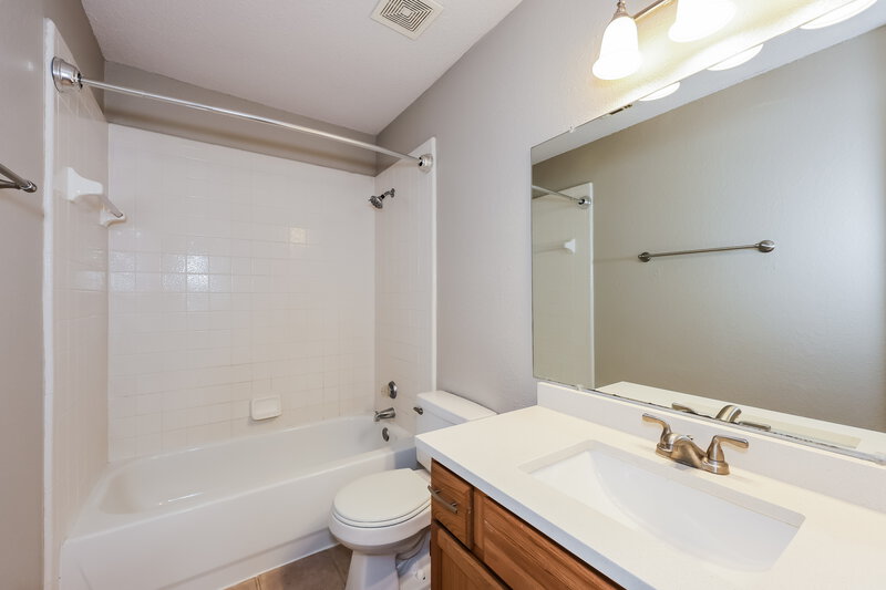 2,600/Mo, 7962 Crystal Creek Cir Fort Worth, TX 76137 Bathroom View