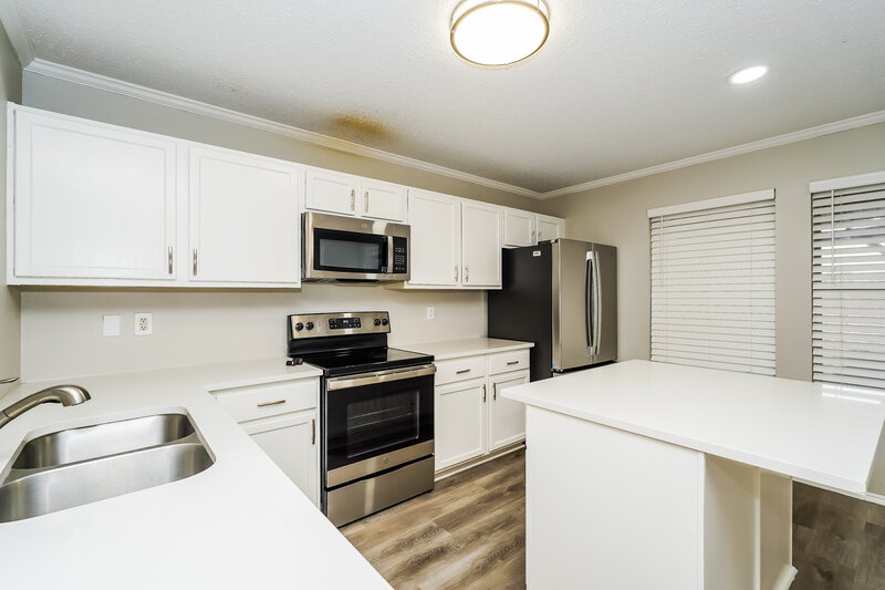 1,975/Mo, 5301 Royal Burgess Dr Fort Worth, TX 76135 Kitchen View 2