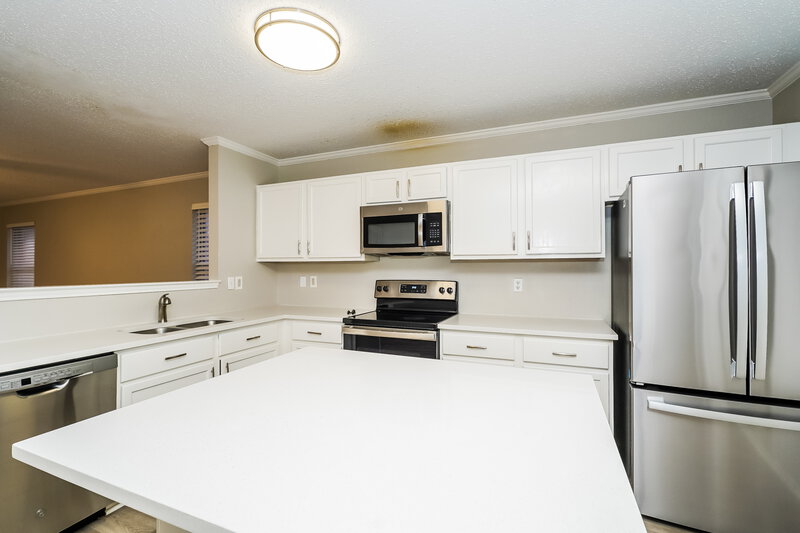 1,975/Mo, 5301 Royal Burgess Dr Fort Worth, TX 76135 Kitchen View 3