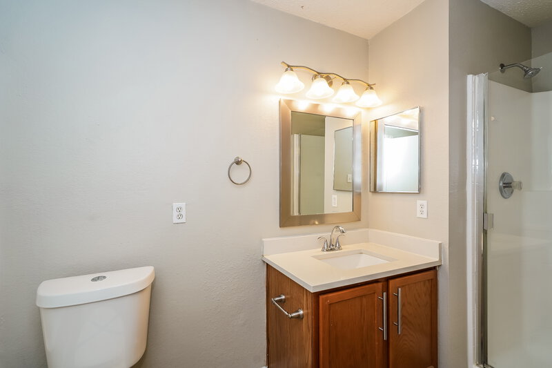 1,975/Mo, 5301 Royal Burgess Dr Fort Worth, TX 76135 Main Bathroom View