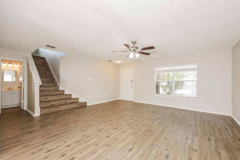 1,995/Mo, 10129 Chapel Glen Ter Fort Worth, TX 76116 Living Room View 2