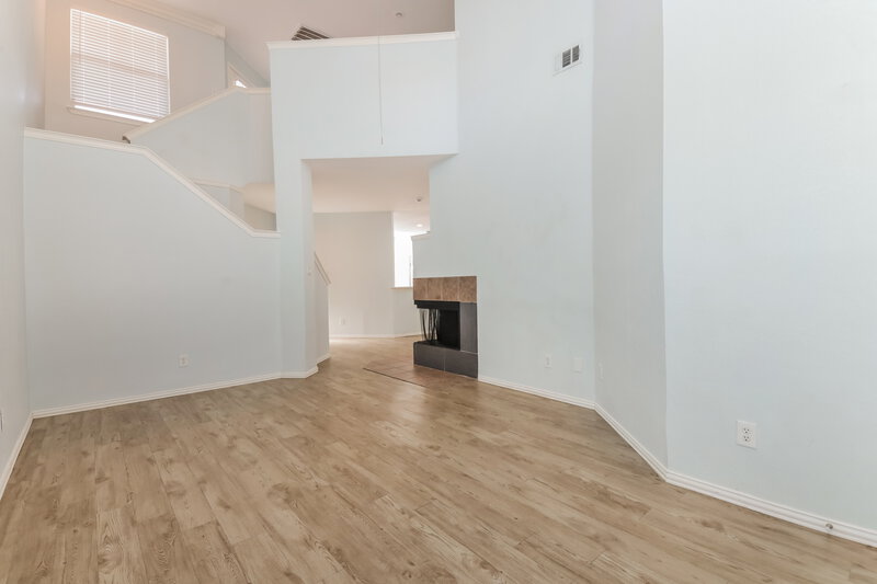 0/Mo, 9867 Walnut Hill Dr Providence Village, TX 76227 Living Room View 3